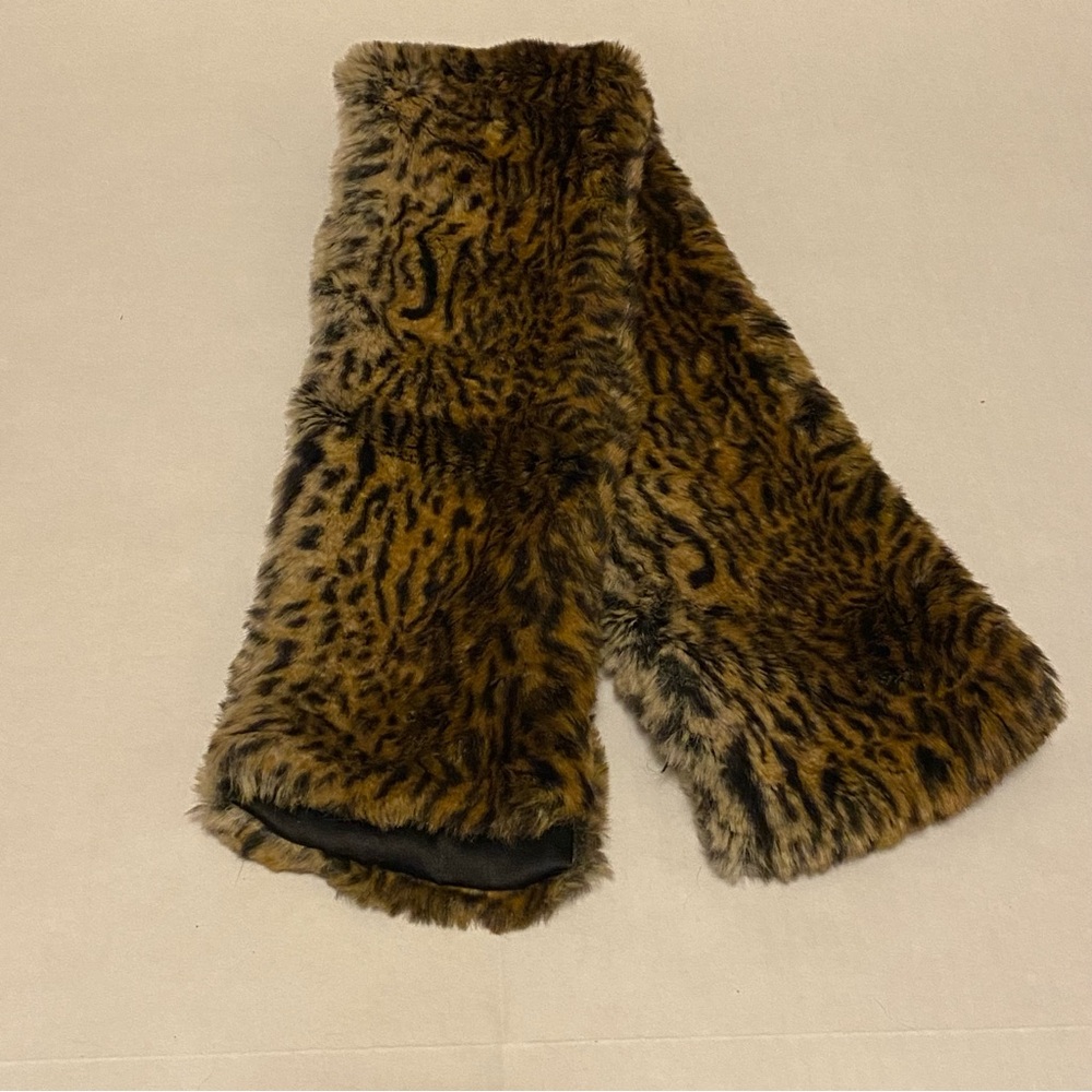 Kenneth Cole Reaction Animal Print Faux Fur Scarf Tiger Leopard Print